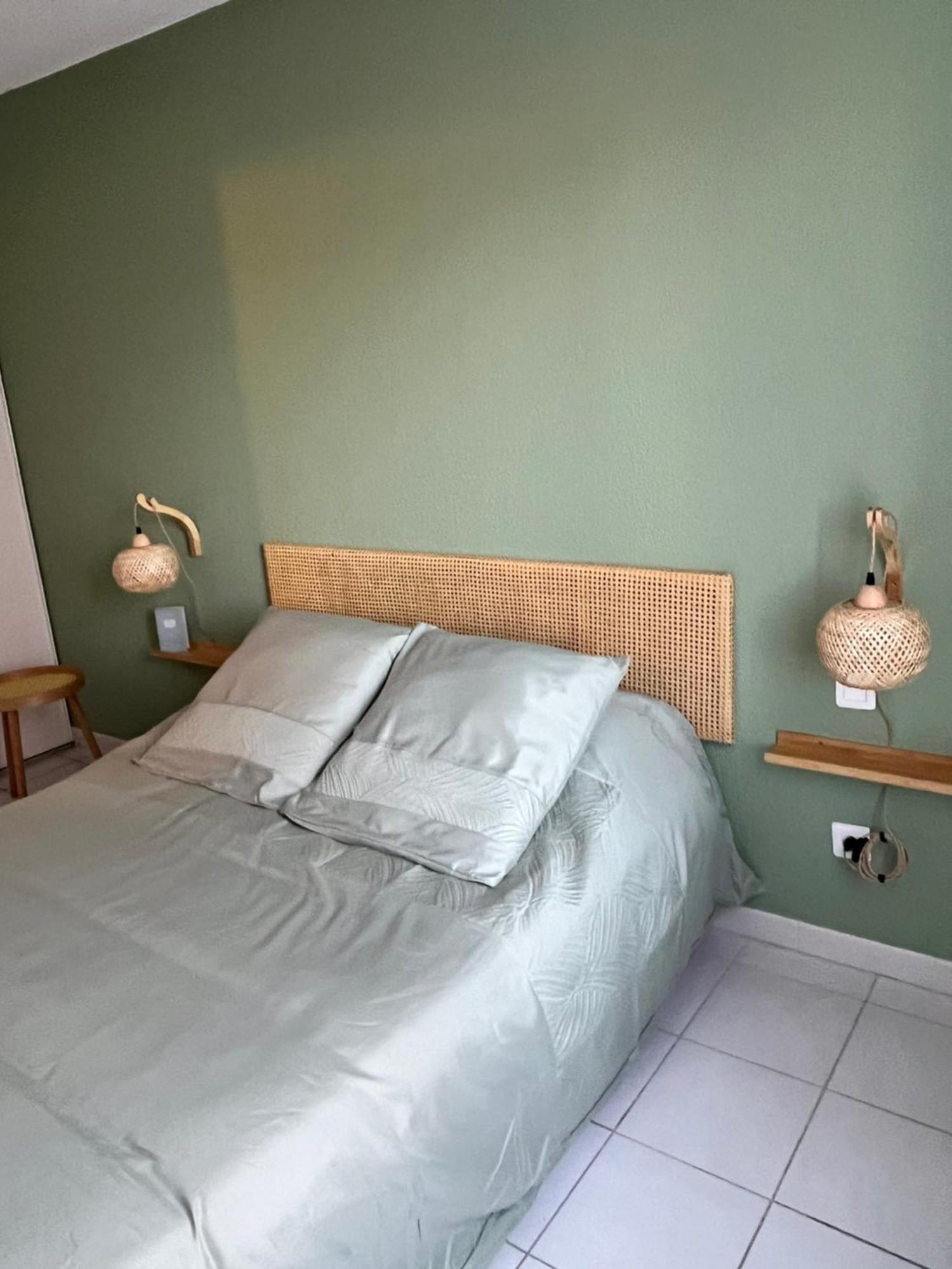 Appartement Les Terrasses Du Port Luaran gambar