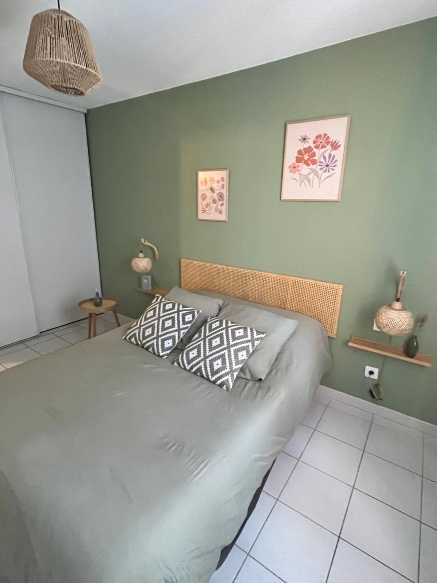 Appartement Les Terrasses Du Port Luaran gambar